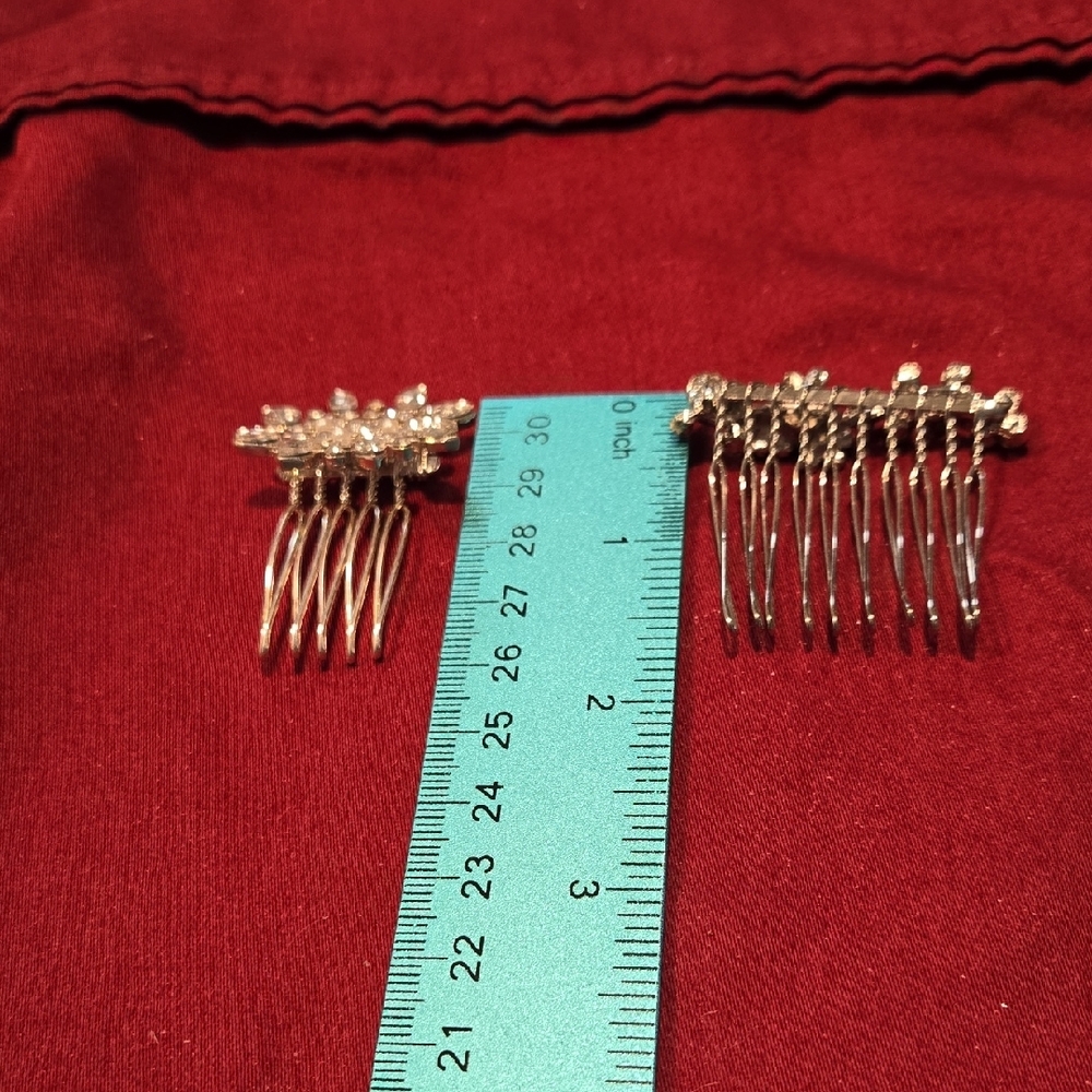 Elegant Silver Hair Comb Set with Crystal Accents - Picture 6 of 7